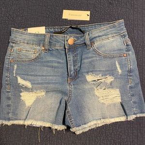 Francesca’s Mid Rise Destructed 3” Short
